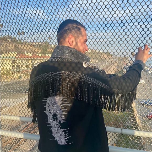 men's jacket on the lining finished with sequins, fringes and metal decorations - Picture 6 of 16